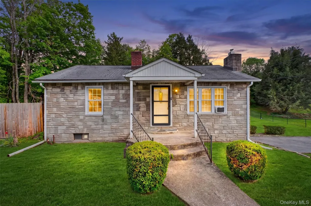 17 Holt Road Hyde Park NY 12538
