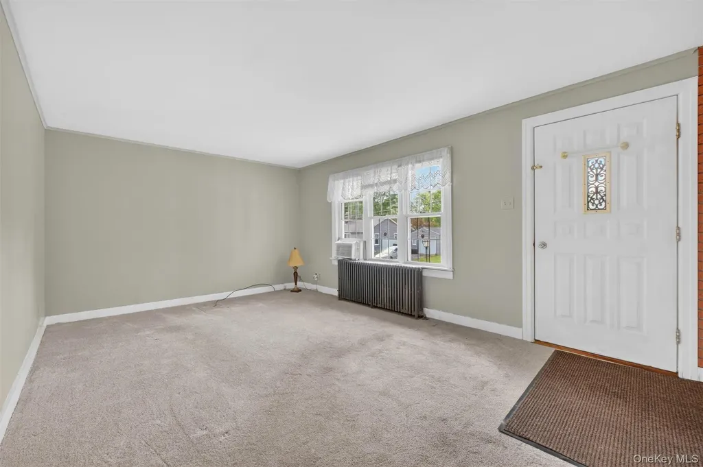 17 Holt Road Hyde Park NY 12538