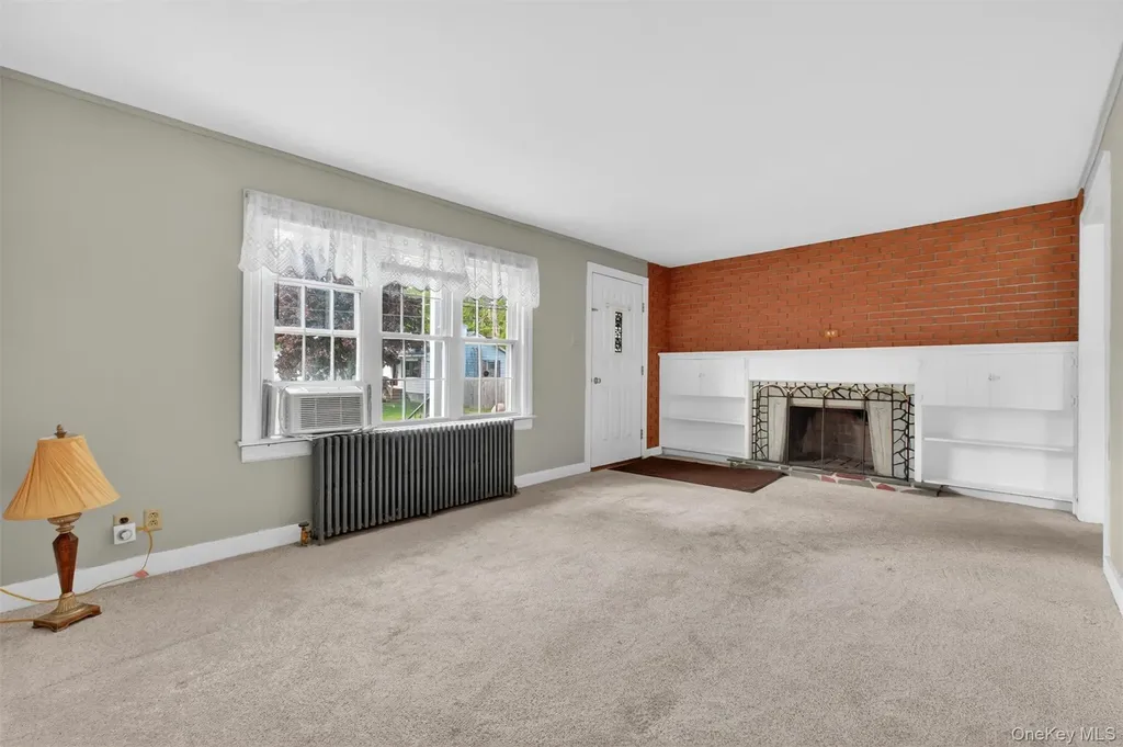 17 Holt Road Hyde Park NY 12538