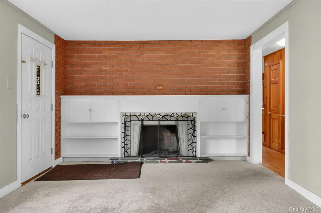 17 Holt Road Hyde Park NY 12538
