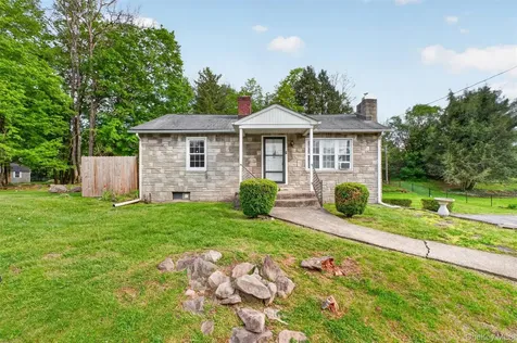 17 Holt Road Hyde Park NY 12538