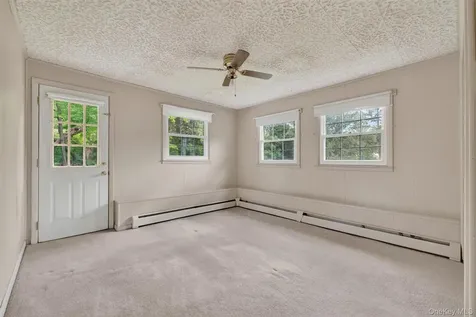 17 Holt Road Hyde Park NY 12538