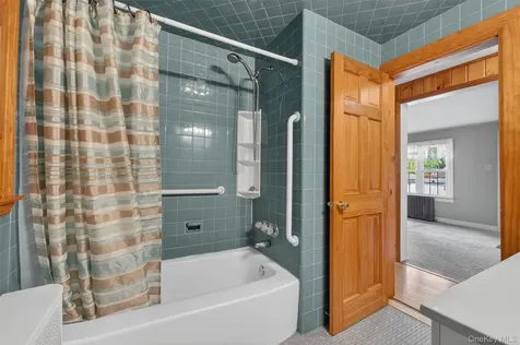 17 Holt Road Hyde Park NY 12538