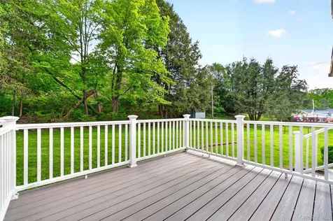 17 Holt Road Hyde Park NY 12538