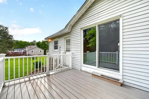 17 Holt Road Hyde Park NY 12538