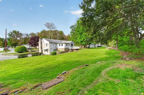 17 Holt Road Hyde Park NY 12538