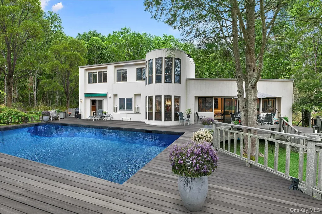 6 Wagon Lane East Hampton NY 11937