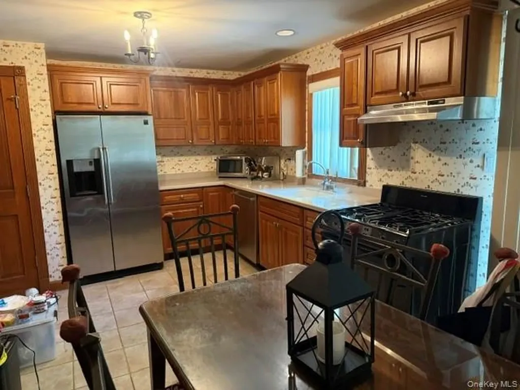 105 Bayview Avenue Manhasset NY 11030