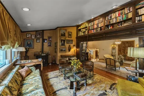 84 Nottingham Road Manhasset Hills NY 11040