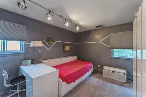 84 Nottingham Road Manhasset Hills NY 11040