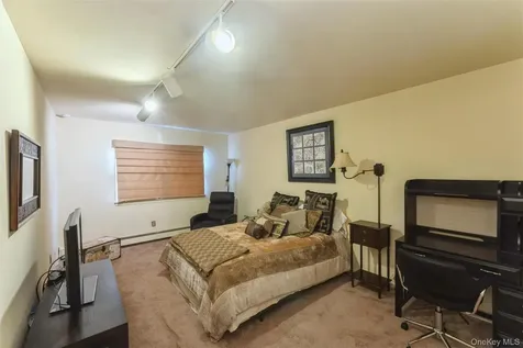 84 Nottingham Road Manhasset Hills NY 11040