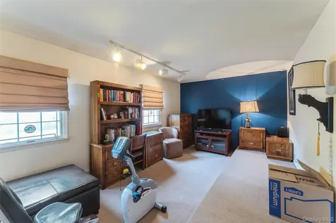 84 Nottingham Road Manhasset Hills NY 11040