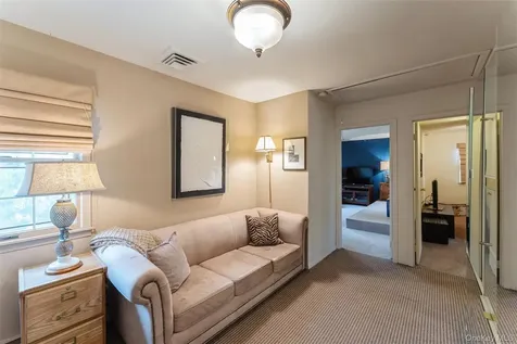 84 Nottingham Road Manhasset Hills NY 11040