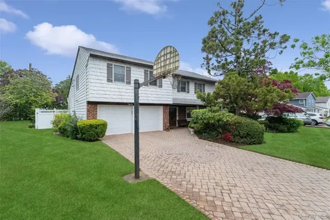 84 Nottingham Road Manhasset Hills NY 11040