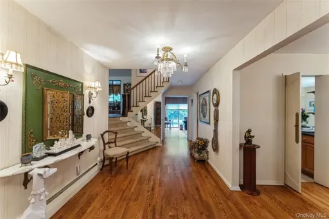 84 Nottingham Road Manhasset Hills NY 11040