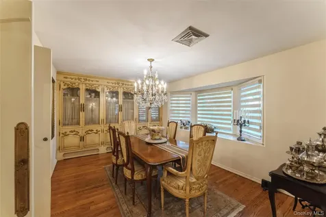 84 Nottingham Road Manhasset Hills NY 11040