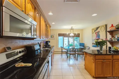 84 Nottingham Road Manhasset Hills NY 11040