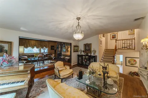 84 Nottingham Road Manhasset Hills NY 11040