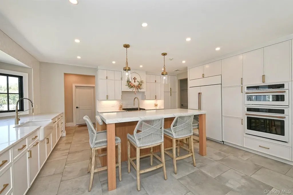 1 Dylan Place Melville NY 11747