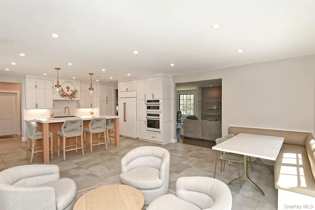 1 Dylan Place Melville NY 11747