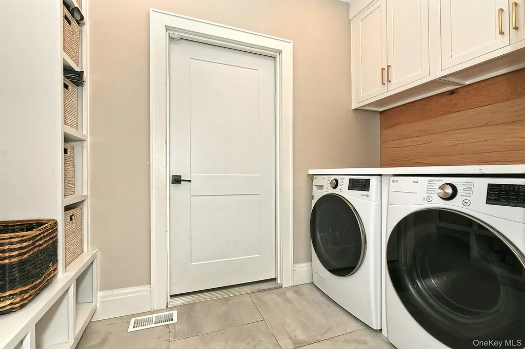 1 Dylan Place Melville NY 11747