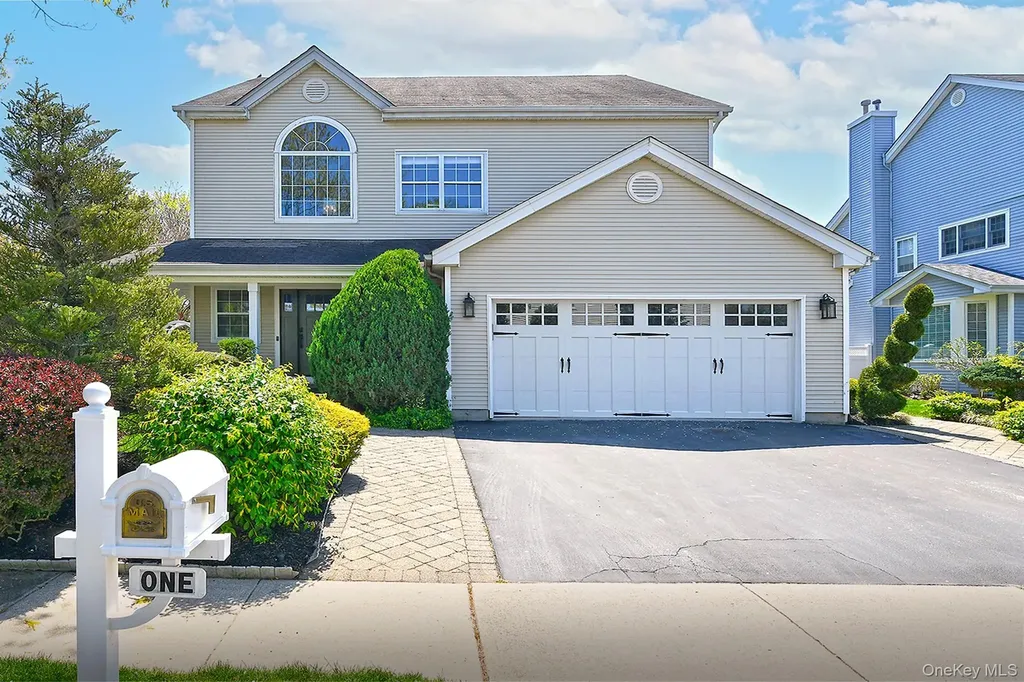 1 Dylan Place Melville NY 11747