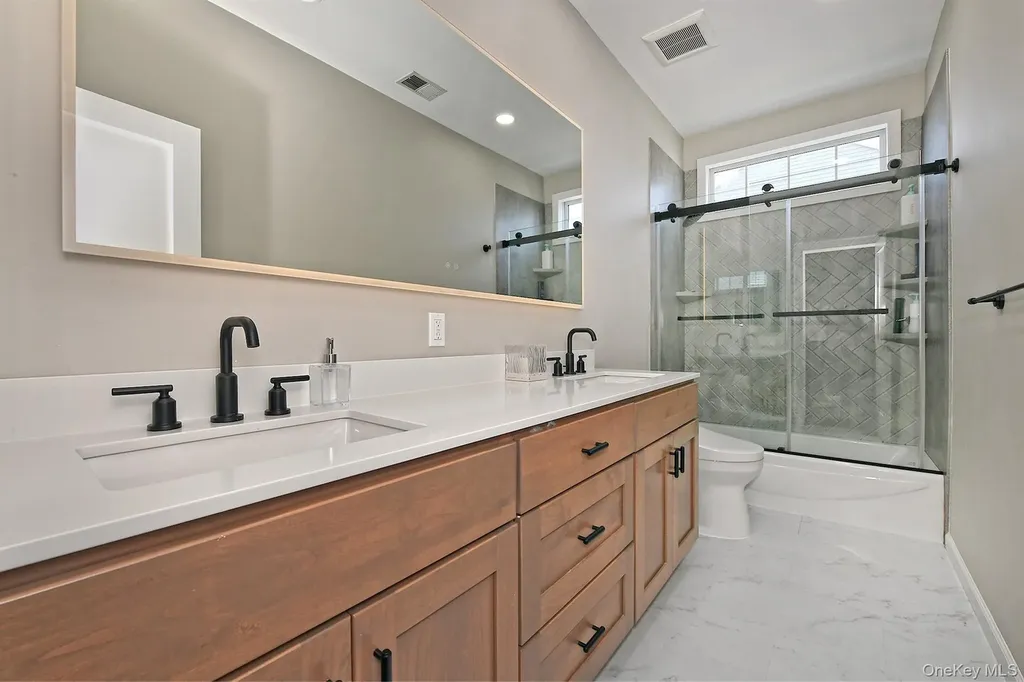 1 Dylan Place Melville NY 11747