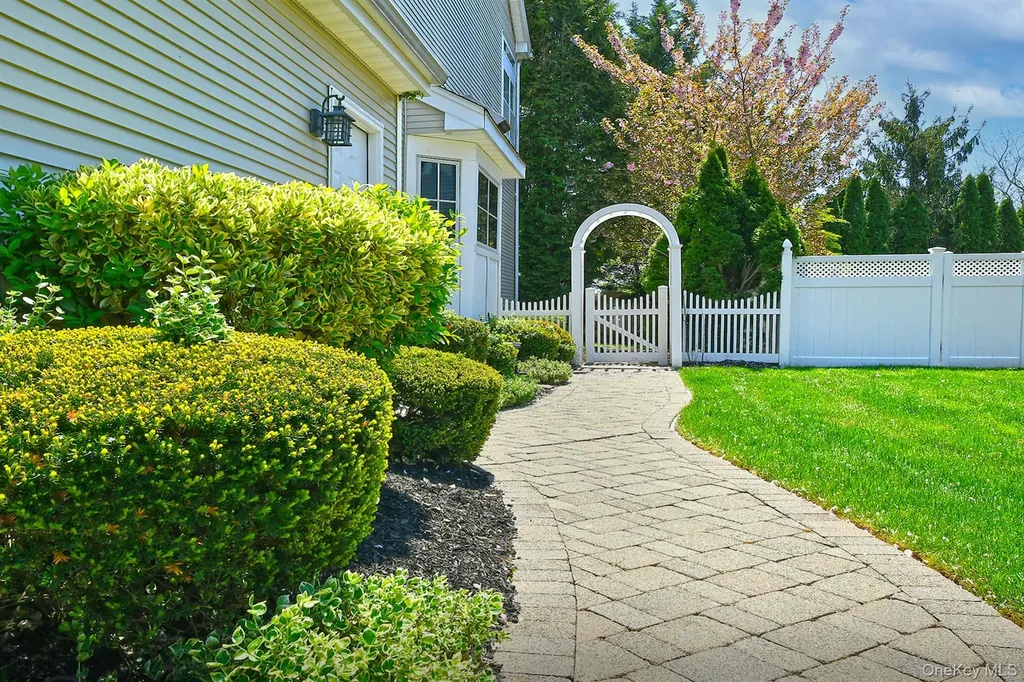 1 Dylan Place Melville NY 11747