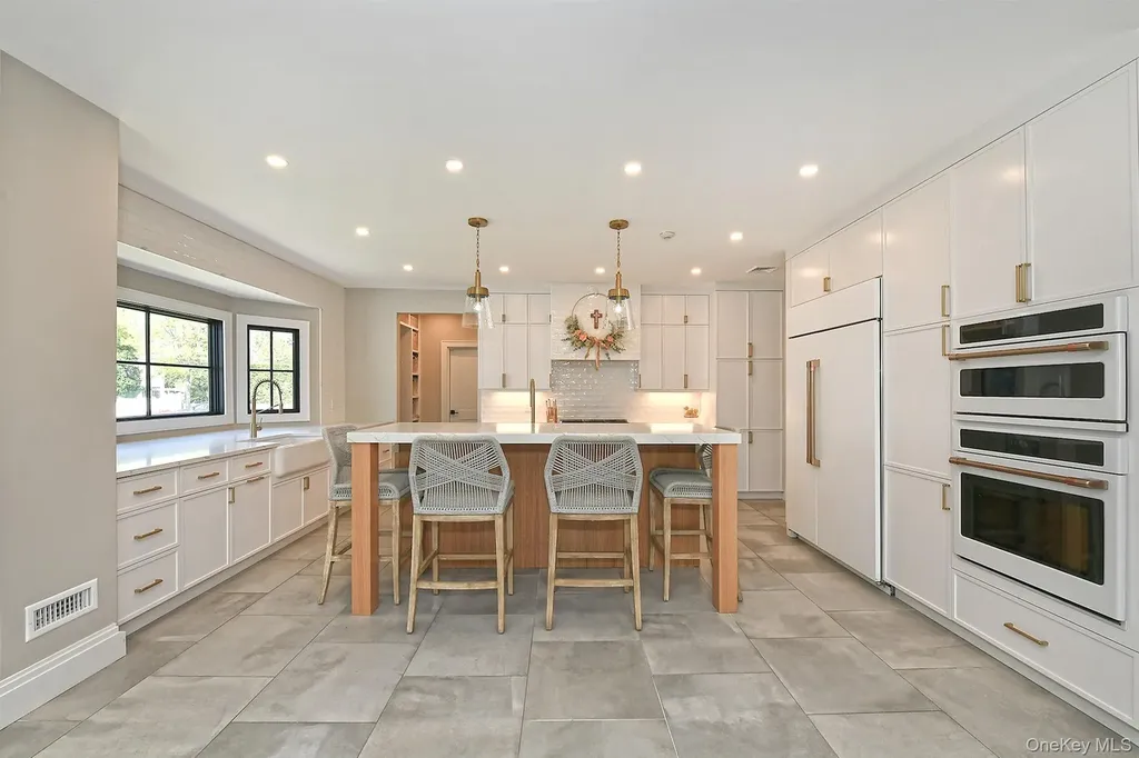 1 Dylan Place Melville NY 11747