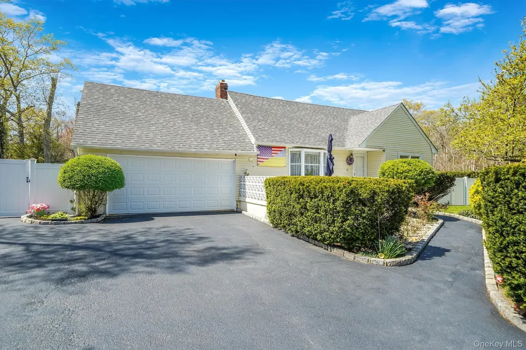 1989 William Floyd Parkway Ridge NY 11961