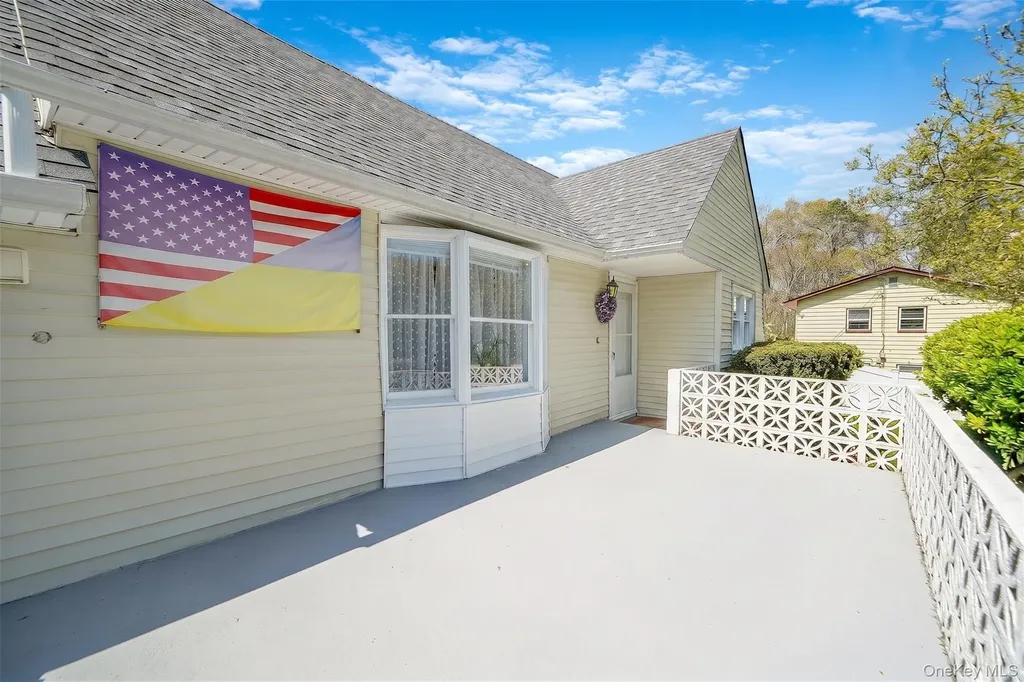 1989 William Floyd Parkway Ridge NY 11961