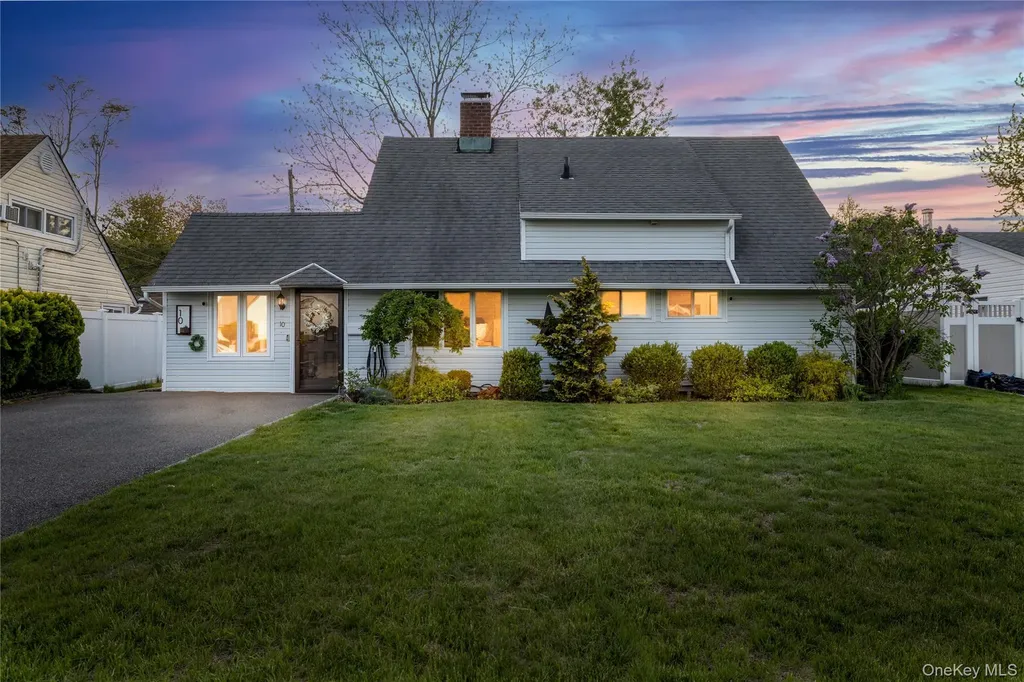 10 Rural Lane Levittown NY 11756