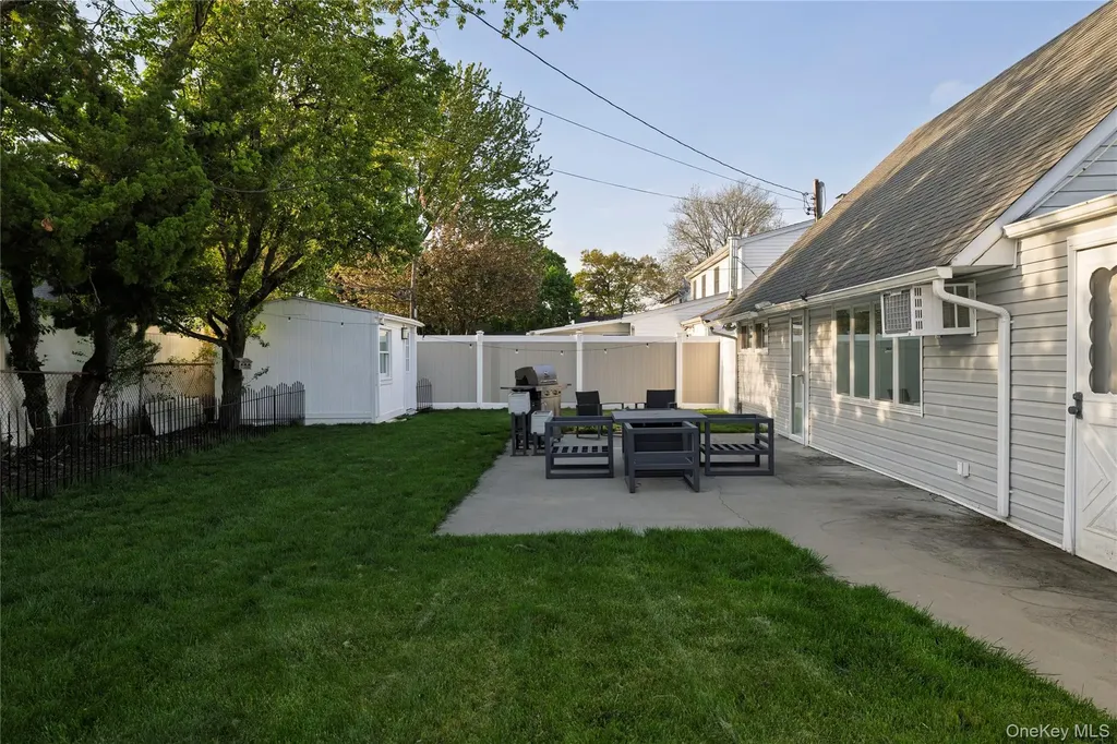 10 Rural Lane Levittown NY 11756