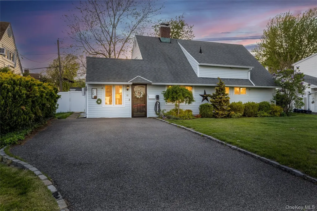 10 Rural Lane Levittown NY 11756