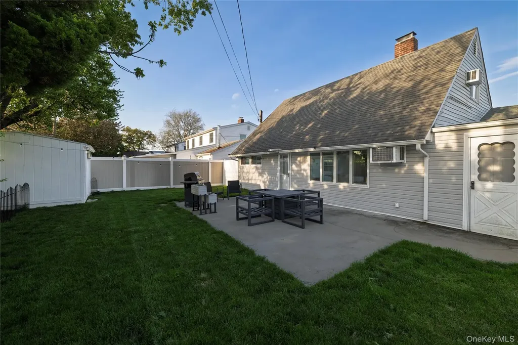 10 Rural Lane Levittown NY 11756