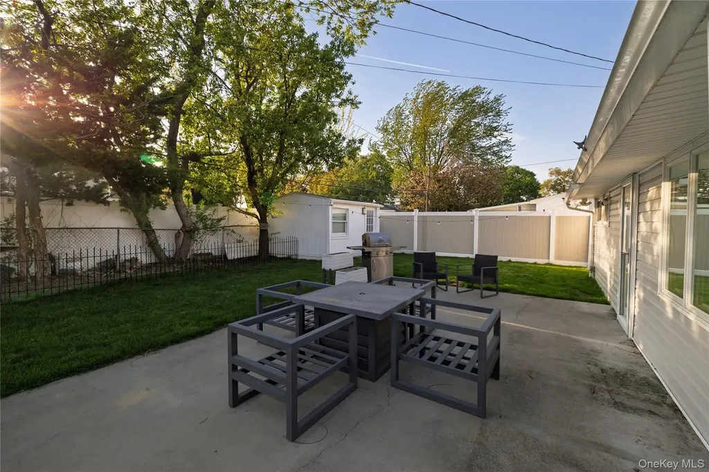 10 Rural Lane Levittown NY 11756