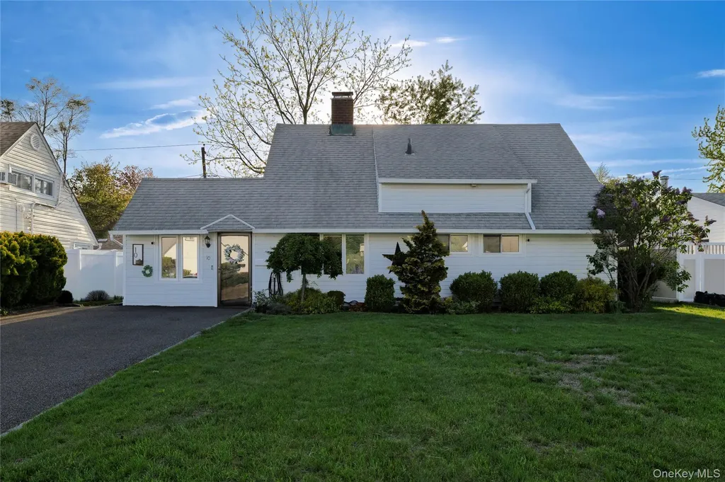 10 Rural Lane Levittown NY 11756