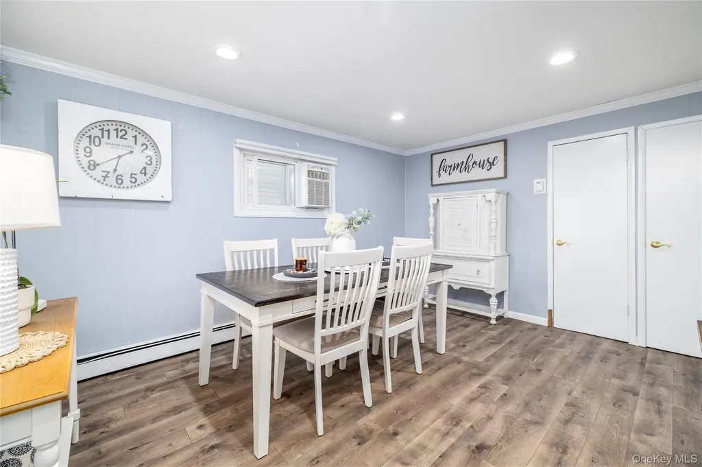 10 Rural Lane Levittown NY 11756