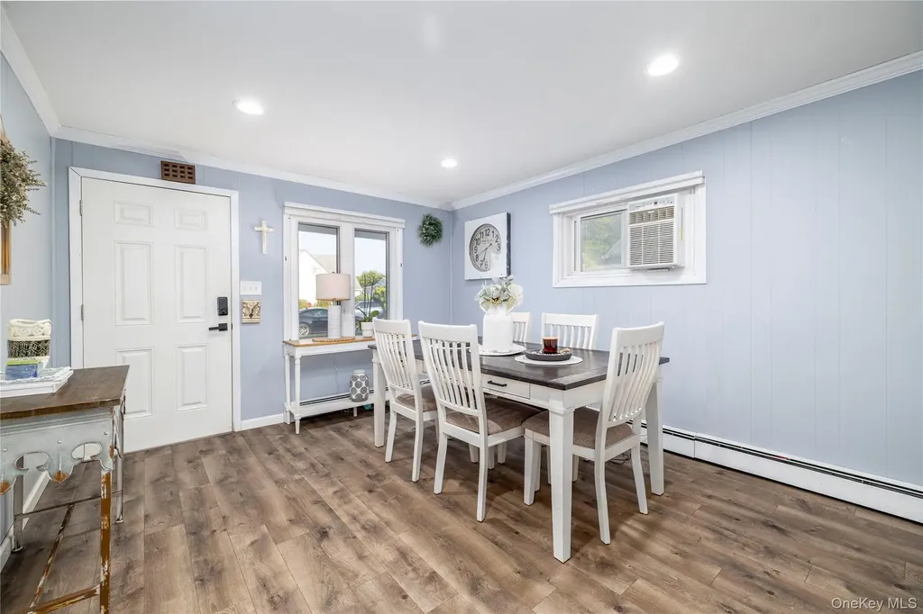 10 Rural Lane Levittown NY 11756