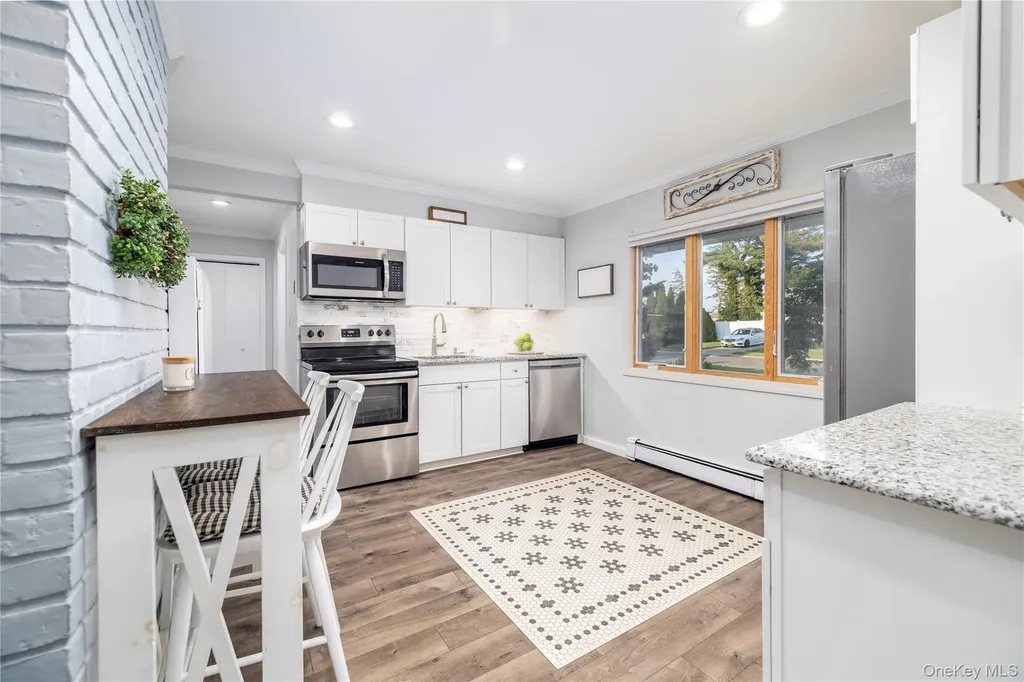 10 Rural Lane Levittown NY 11756
