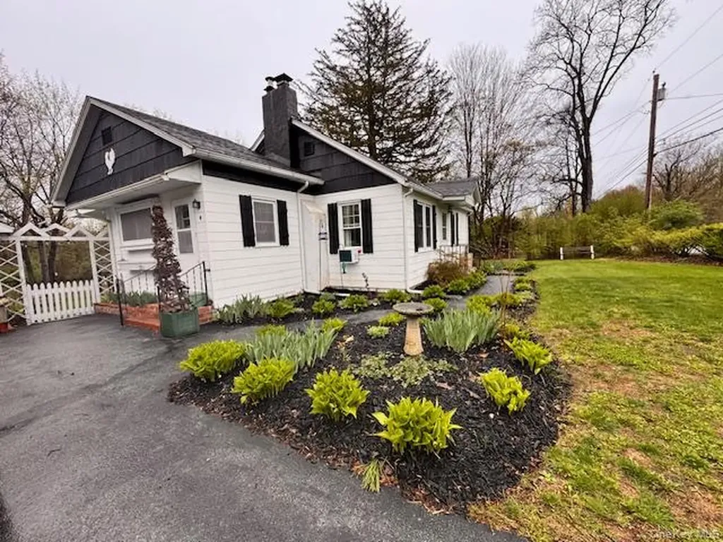 29 E Kerley Corners Red Hook NY 12571