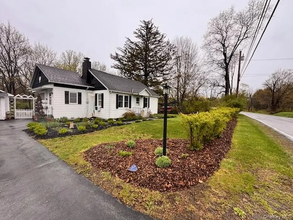29 E Kerley Corners Red Hook NY 12571