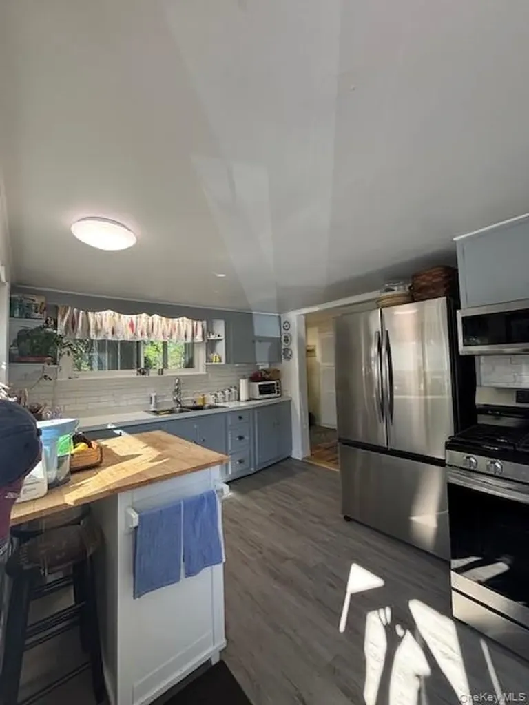 29 E Kerley Corners Red Hook NY 12571