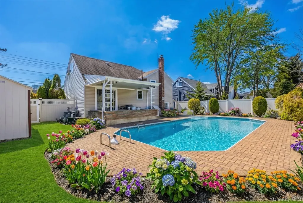 2335 Grand Avenue Bellmore NY 11710