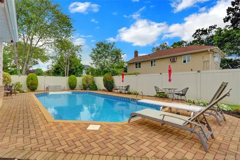 2335 Grand Avenue Bellmore NY 11710