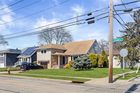 2335 Grand Avenue Bellmore NY 11710