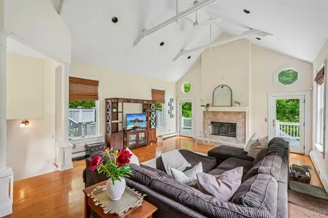 54 Hillside Avenue Mount Kisco NY 10549