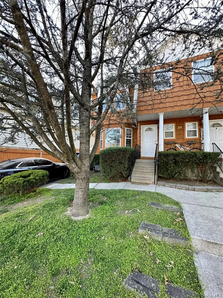 37 Hickory Port Washington NY 11050