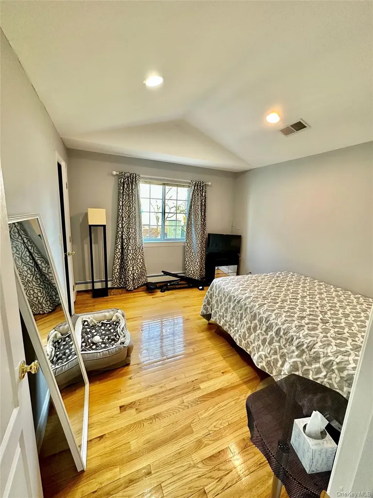 37 Hickory Port Washington NY 11050