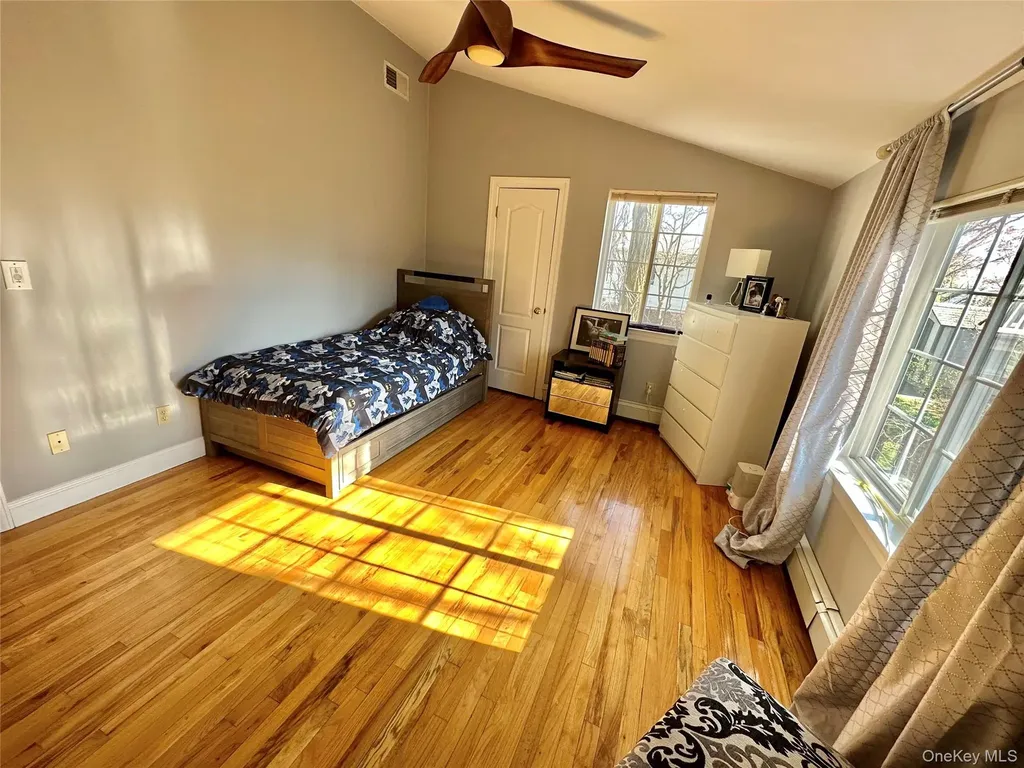37 Hickory Port Washington NY 11050
